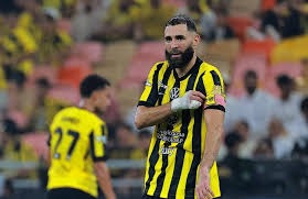 2015 赛季：MLB 推出 Statcast 系统，球迷首次可以实时看到球的飞行速度与角度